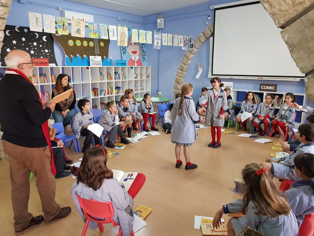 Crean Sus Propios Poemas En El Club De Lectura De 3 De Primaria